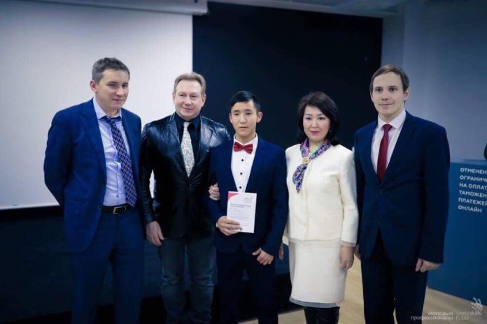 Студент Якутского техникума сервиса первым в республике получил Skills паспорт