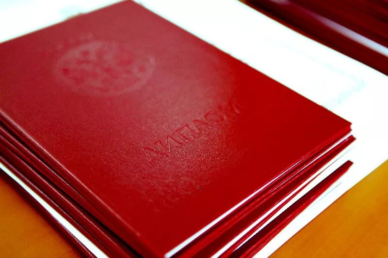 Дипломы с отличием получили 449 выпускников ссузов Иркутской области