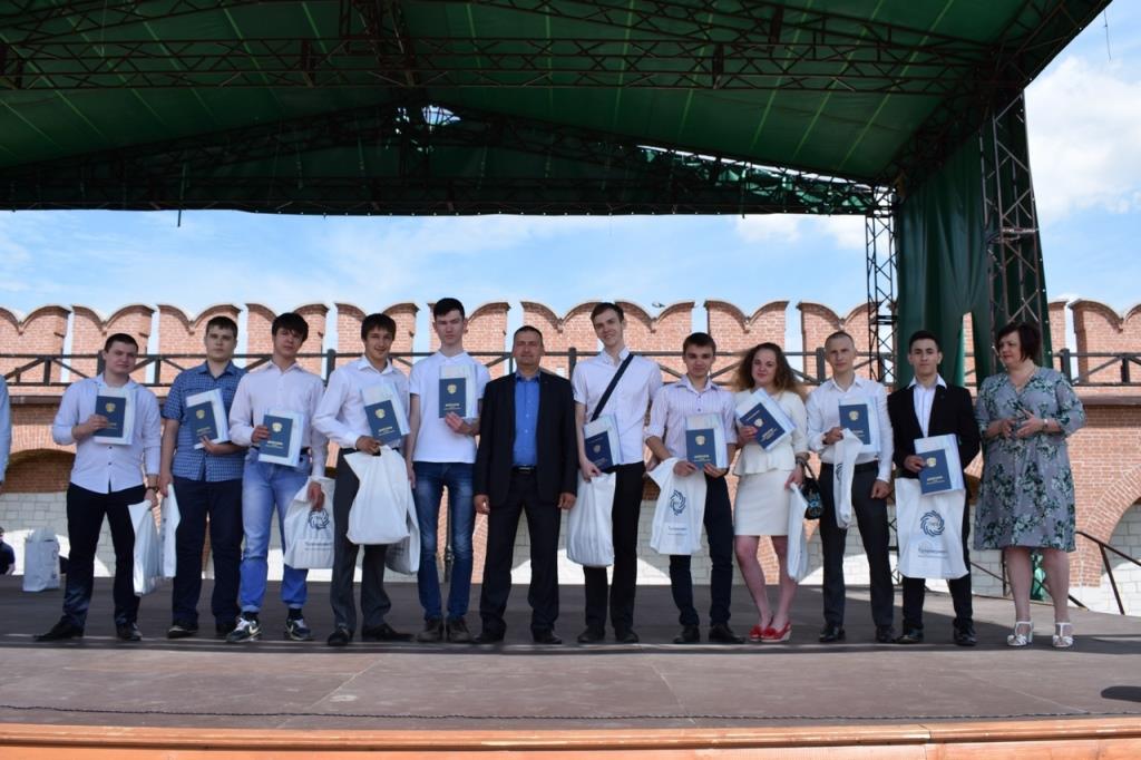 Представители ПАО «Тулачермет» и «Тулачермет-Стали» вручили дипломы выпускникам колледжа им.Демидова