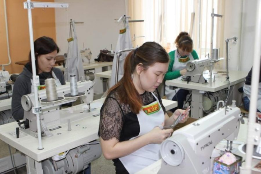 Студенты якутских техникумов будут больше времени проводить на производстве