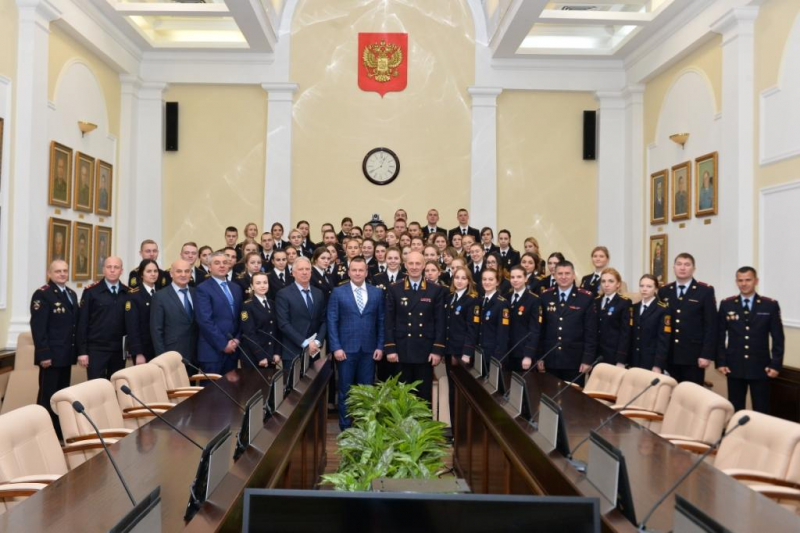 Петровку, 38 посетили 62 отличника Колледжа полиции