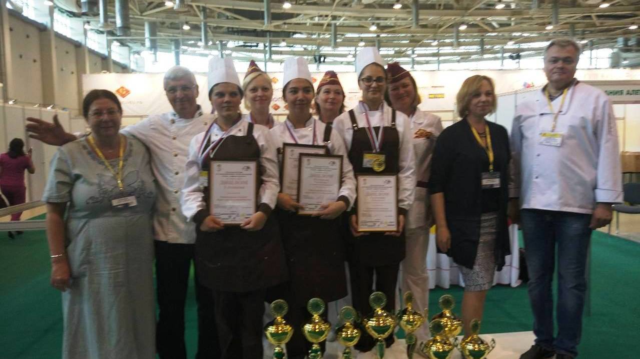 Команда Романовского колледжа индустрии гостеприимства заняла общее I место на втором Евразийском форуме по хлебопечению