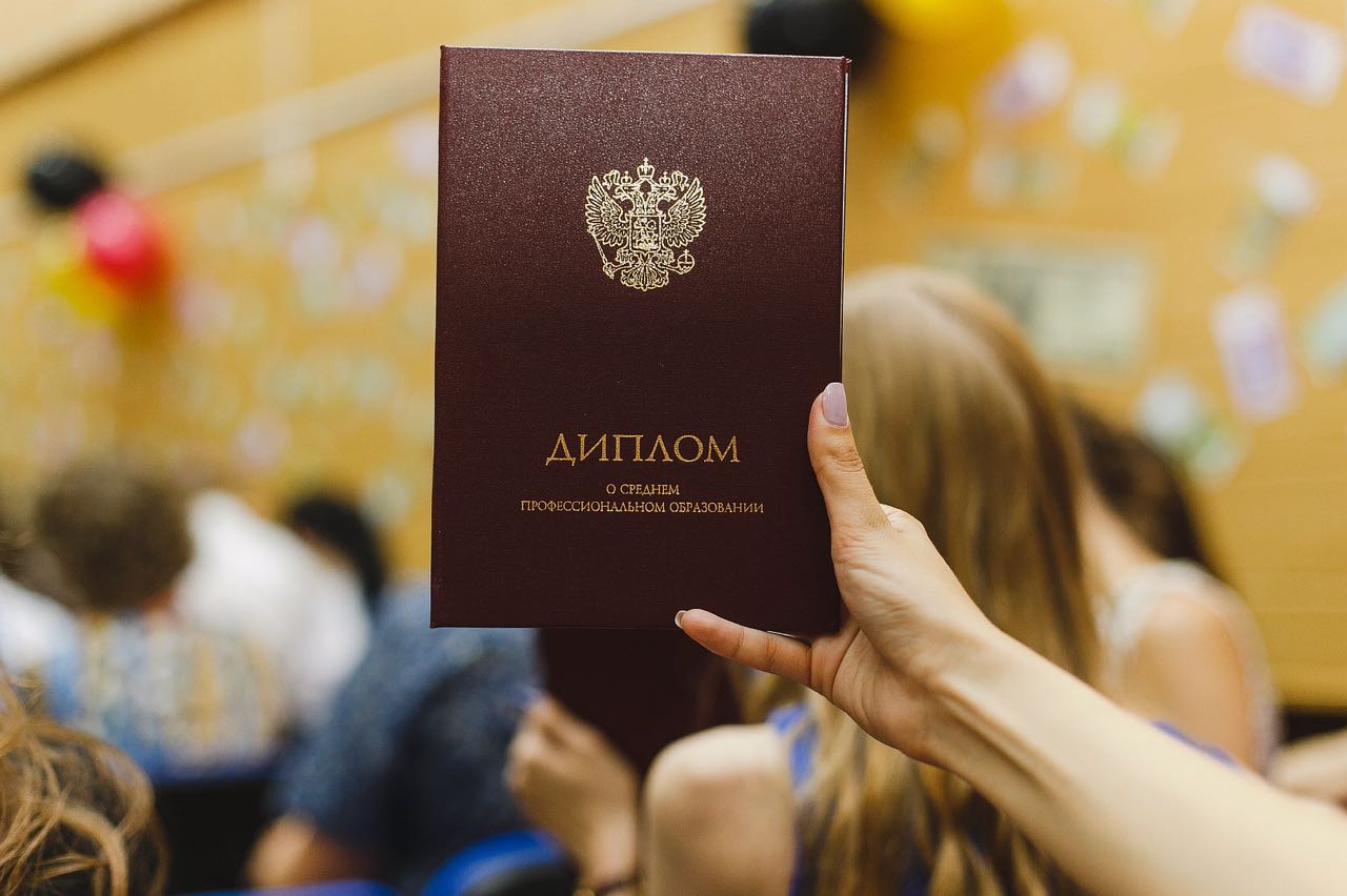 В Чеченской Республике выпускникам СПО вручили дипломы