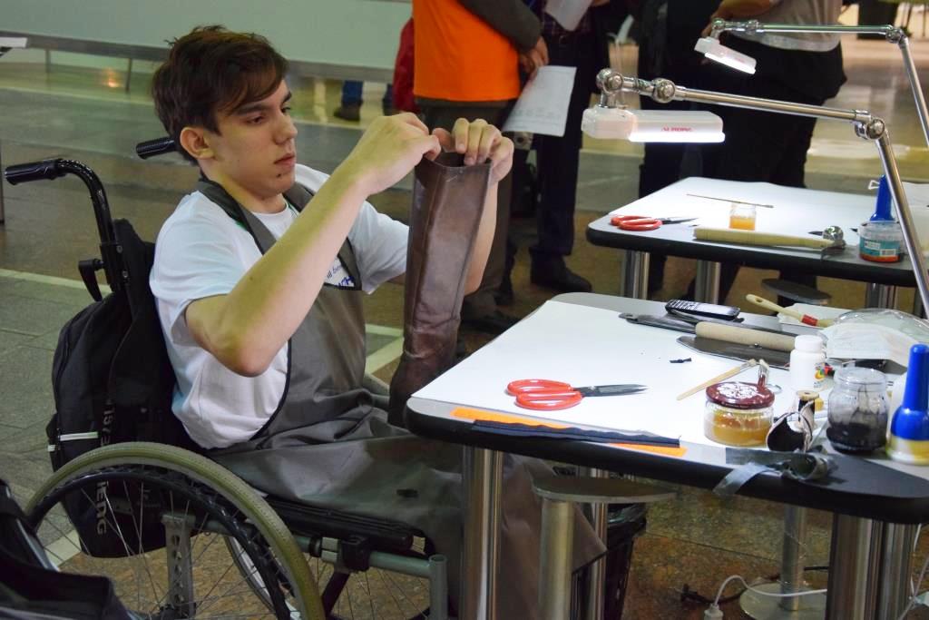 Тюменских педагогов профобразования научат работать с инвалидами