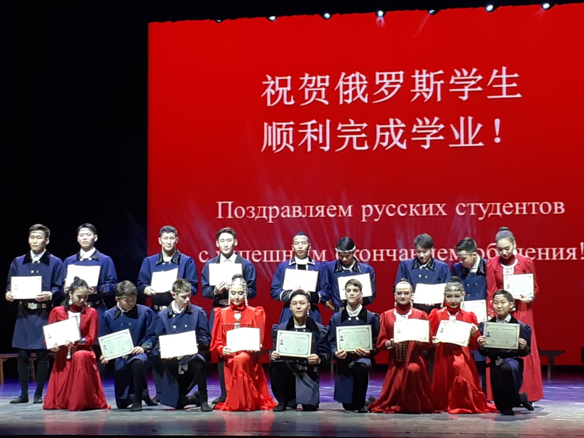 20 выпускников Пекинского международного колледжа искусств вернулись на родину с дипломами