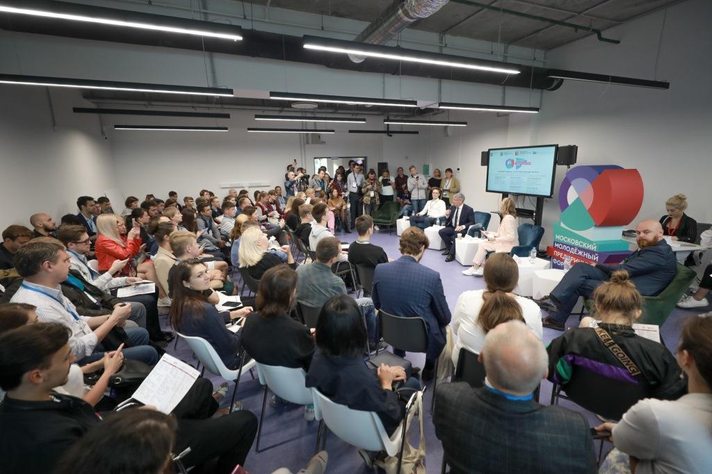В Москве открылся молодежный предпринимательский форум