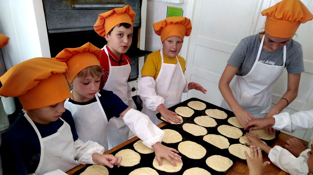 Кореновские школьники осваивают кулинарное мастерство в техникуме