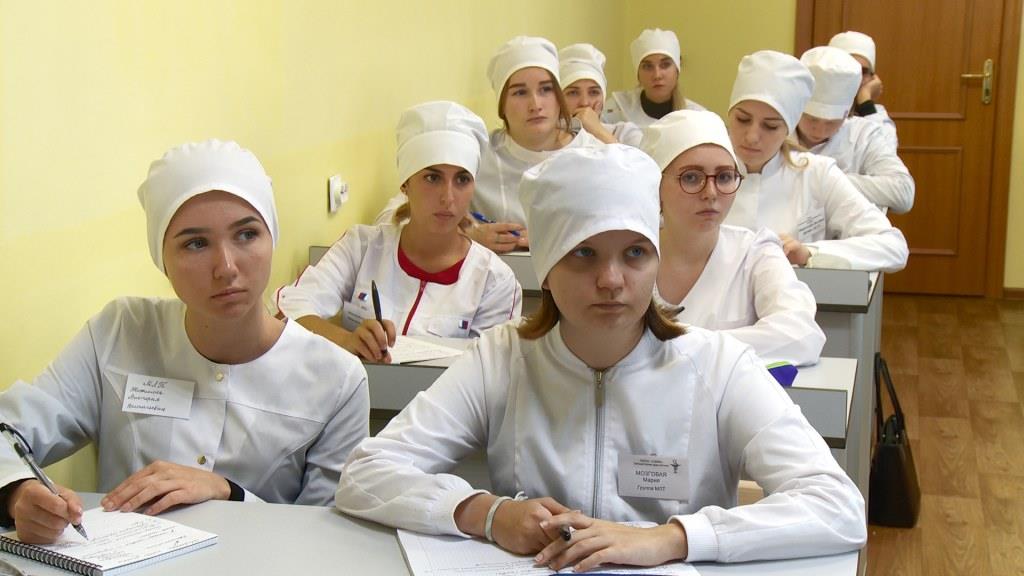 Сахалинский медколледж в этом году примет больше студентов
