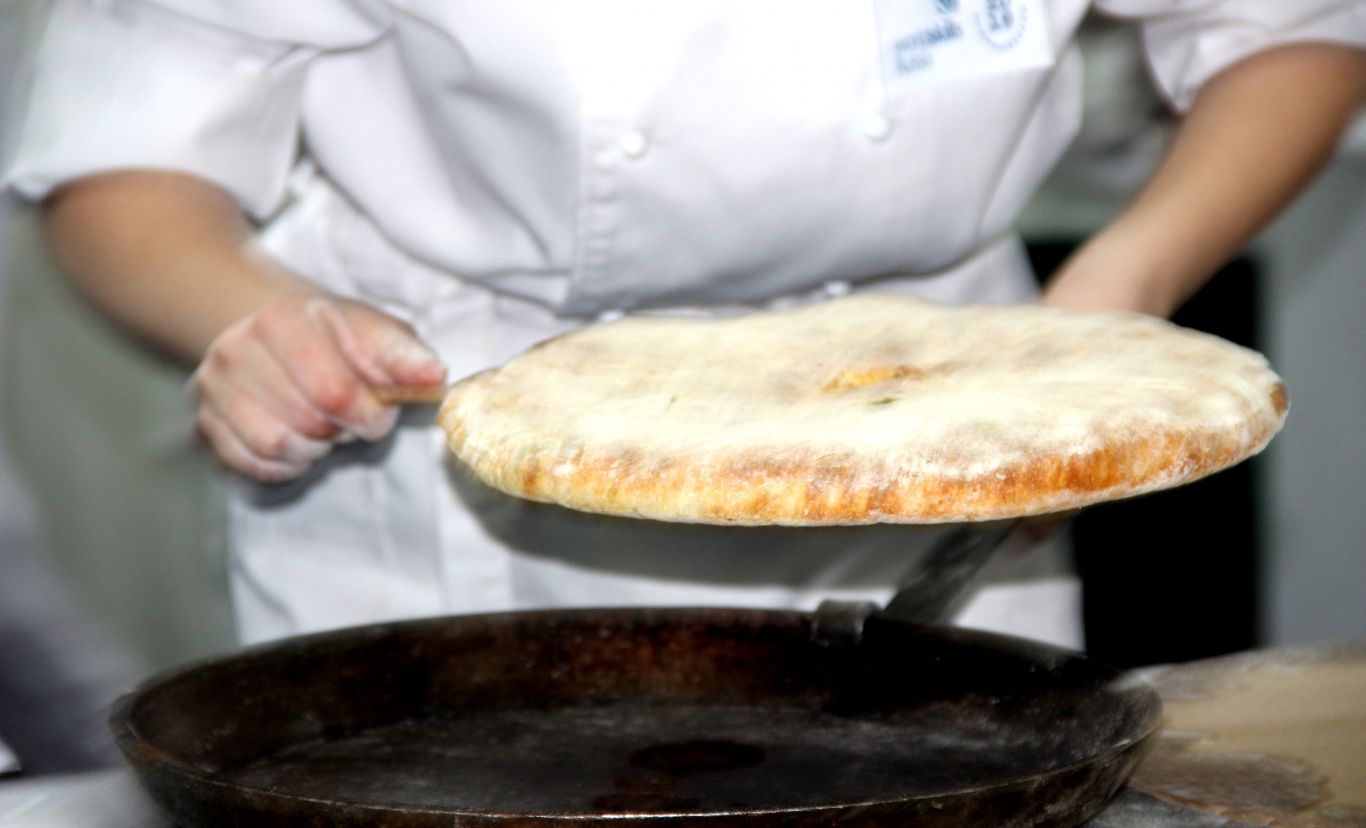 Компетенция «Выпечка осетинских пирогов» стала одной из популярных на региональных чемпионатах «Абилимпикс»