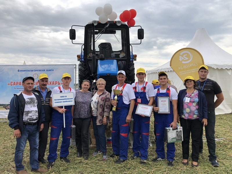 Студенты Базарнокарабулакского техникума агробизнеса выиграли приз Губернатора – трактор «Беларус»