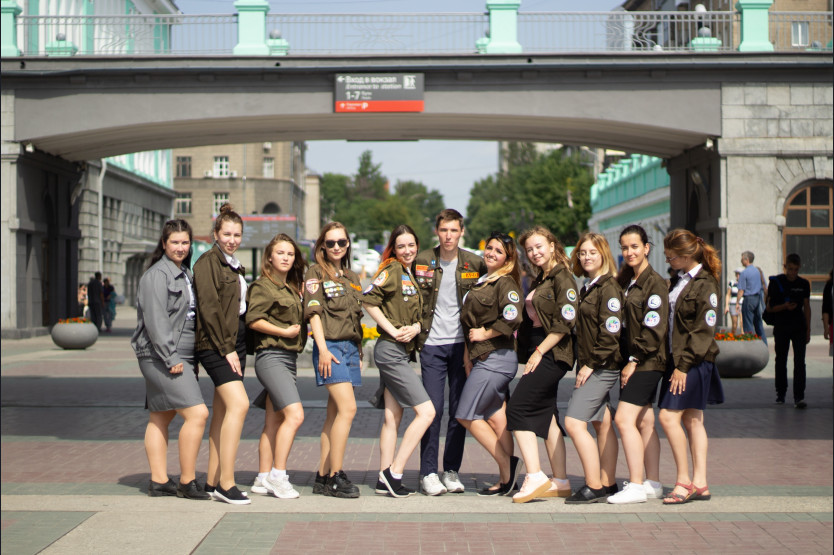 Новосибирские студенты присоединились к всероссийской акции, посвященной Дню железнодорожника