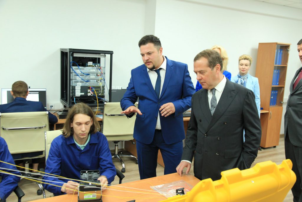 Дмитрий Медведев  посетил региональный центр компетенций «IT-колледж», созданный на базе Красногорского колледжа