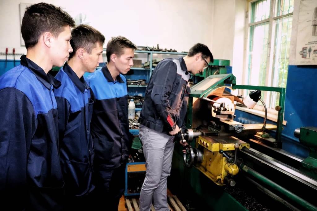 10 студентам выпускных курсов техникумов и колледжей присуждены гранты Главы Чувашской Республики