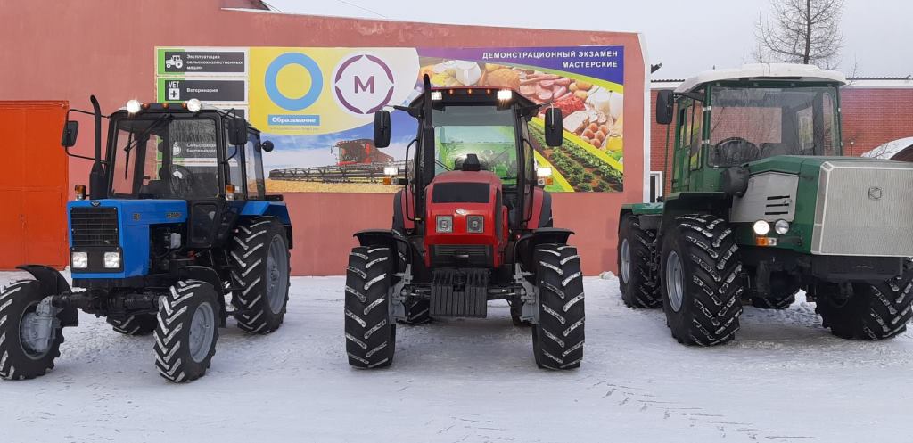 Тувинский сельскохозяйственный техникум получил 3 трактора