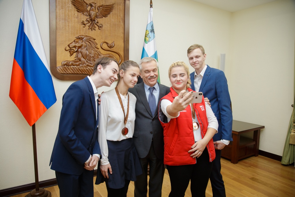 Губернатор Белгородской области встретился с призёрами чемпионата «Абилимпикс»