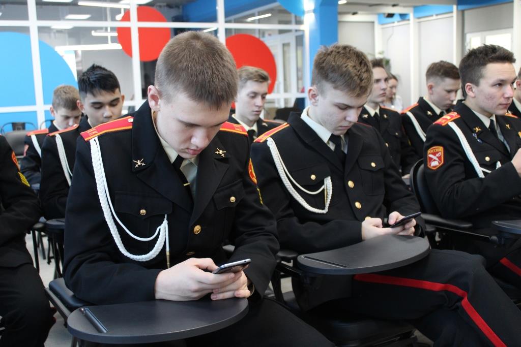 Знание Конституции РФ проверили воспитанники Амурского кадетского корпуса на всероссийской акции
