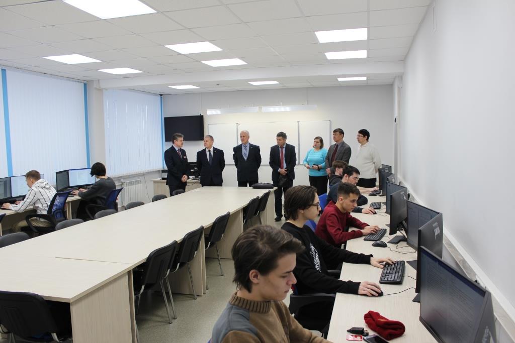 Министр образования Чувашии высоко оценил оснащение новых учебных мастерских в  Чебоксарском электромеханическом колледже