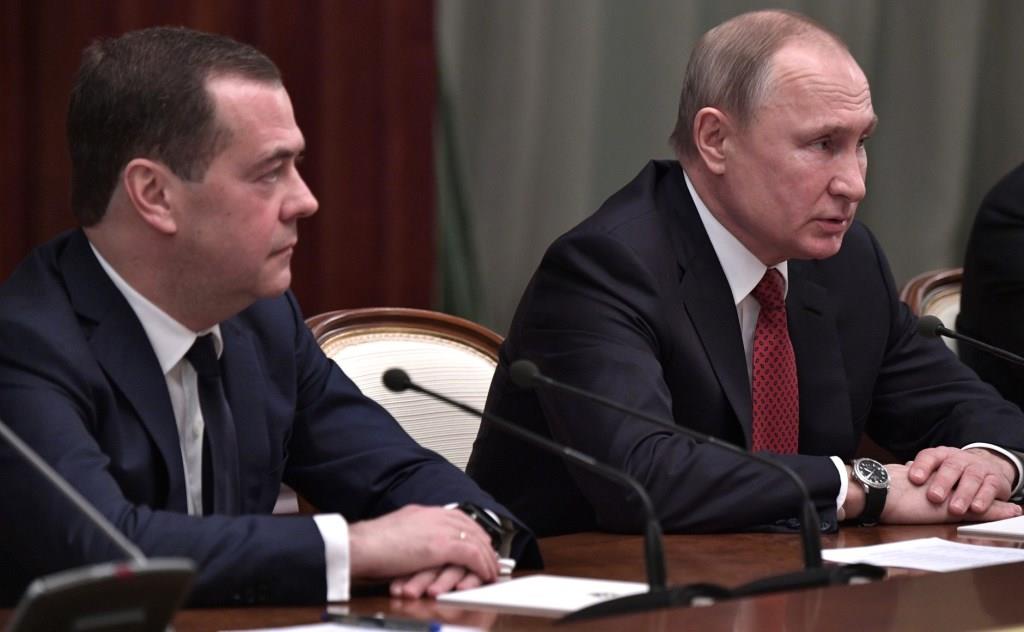 Дмитрий Медведев объявил об отставке правительства в полном составе