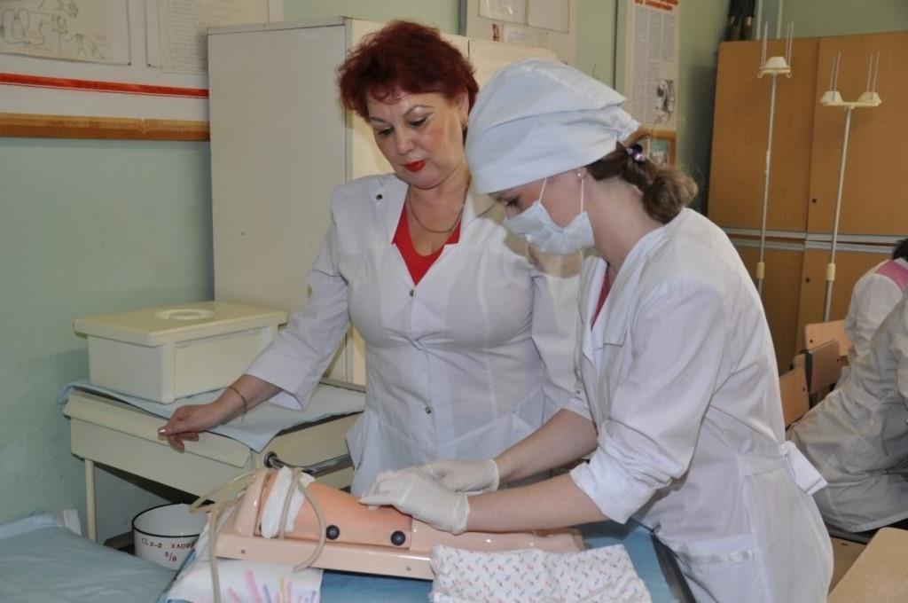 Выпускников Ивановского медколледжа научат работать с больными  коронавирусом