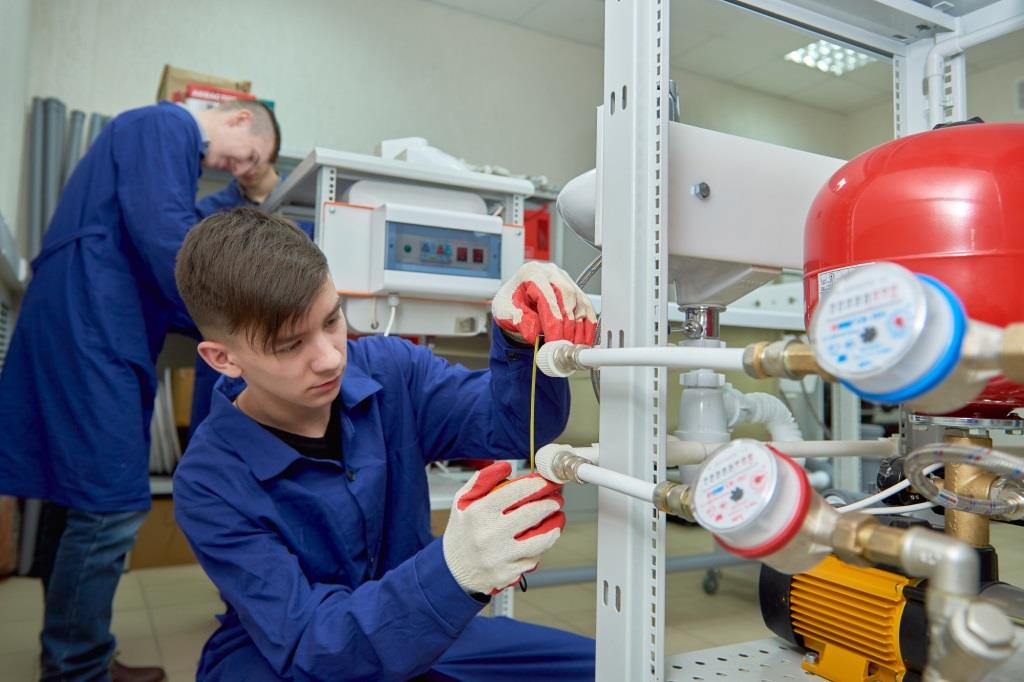 В рамках нацпроекта «Образование» модернизируют мастерские в учреждениях СПО Курганской области, Дагестана и Карелии