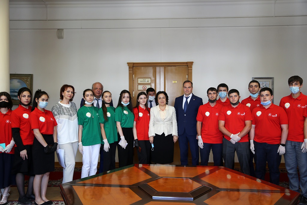 Артём Здунов провел встречу с молодыми профессионалами Дагестана