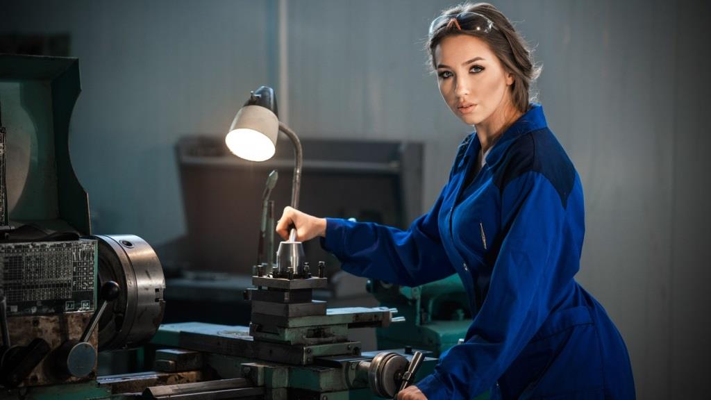 Инженерка и станочница: Украинские власти разрешили использовать феминитивы в профессиях