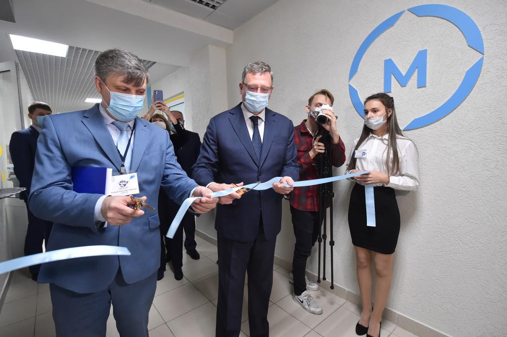 Александр Бурков открыл в омском авиационном колледже новые современные мастерские