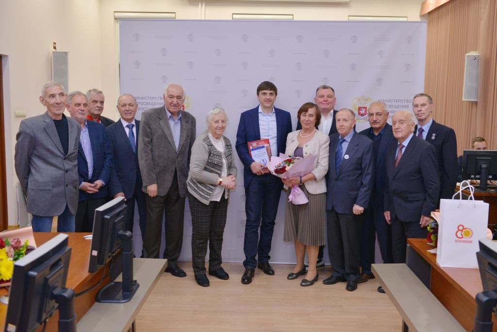 Сергей Кравцов наградил ветеранов профессионально-технического образования