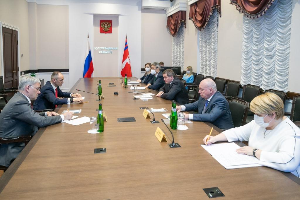 На  встрече губернатора Андрея Бочарова с  Дмитрием Глушко обсудили вопросы СПО