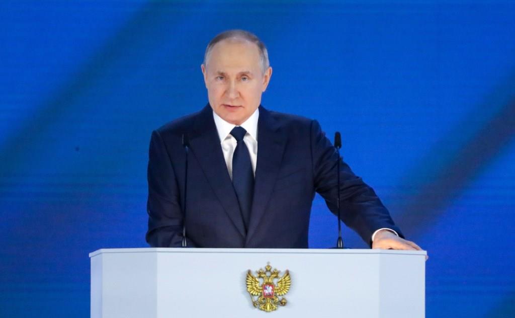 Путин предложил установить доплату в 5 тыс. рублей для кураторов учебных групп техникумов и колледжей