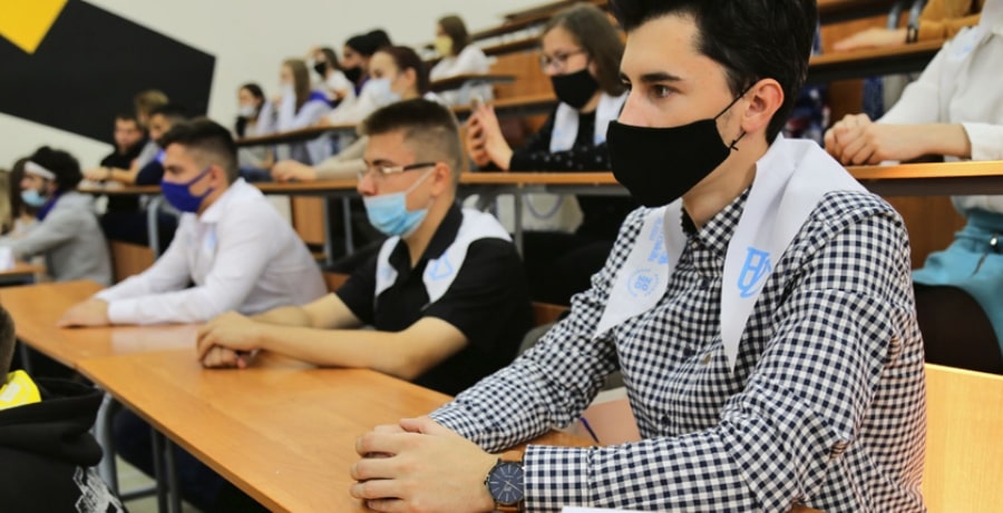 Для студентов Амурской области в вузах и колледжах начали действовать QR-ограничения