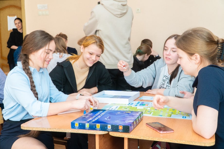 Уникальный комплекс учебных материалов по профориентации разработали в Хабаровском крае