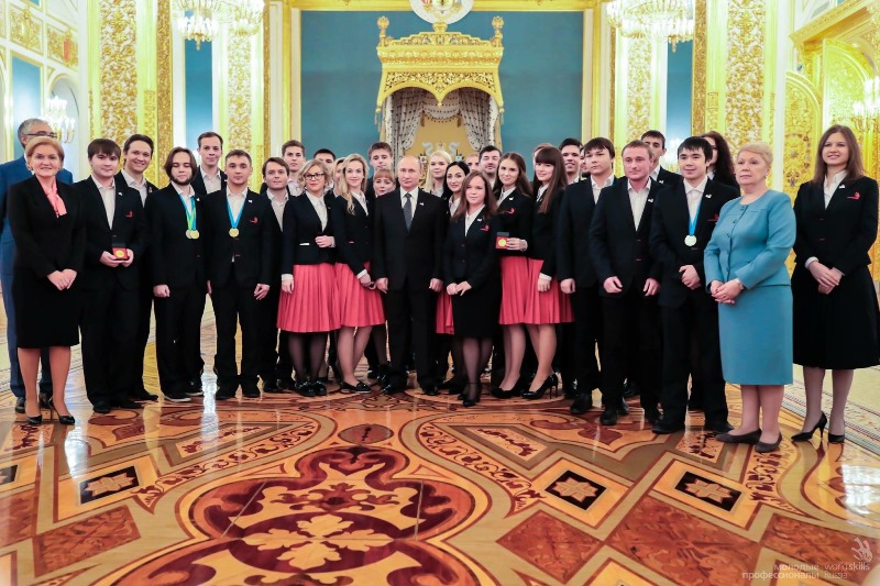 Владимир Путин лично поздравил с победой национальную сборную WorldSkills Russia на встрече в Кремле