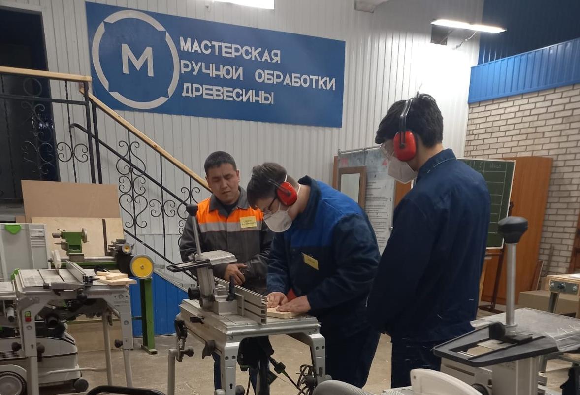 В Хакасии мастера производственного обучения замерли в ожидании оглашения имени Мастера года