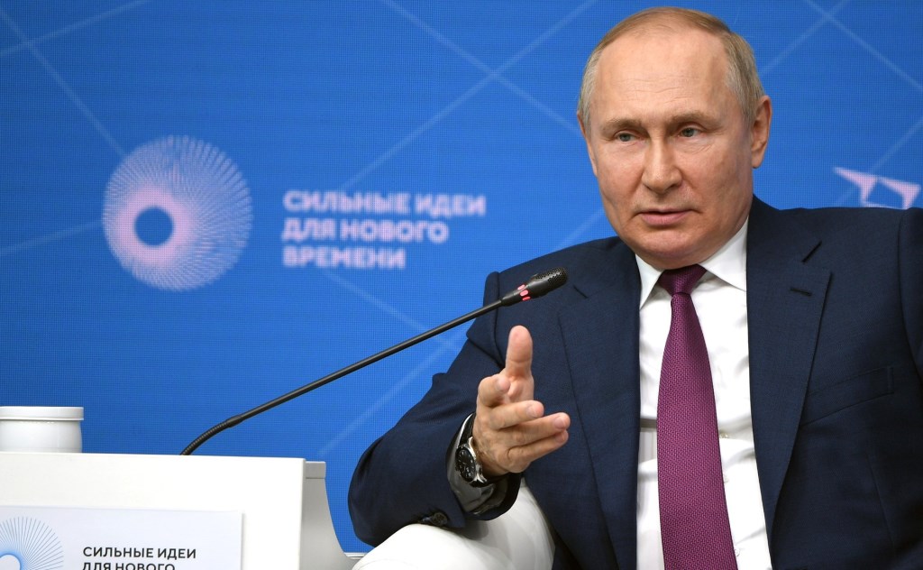 Владимир Путин поручил рассмотреть вопрос о создании международной ассоциации сотрудничества по развитию навыков и профессий