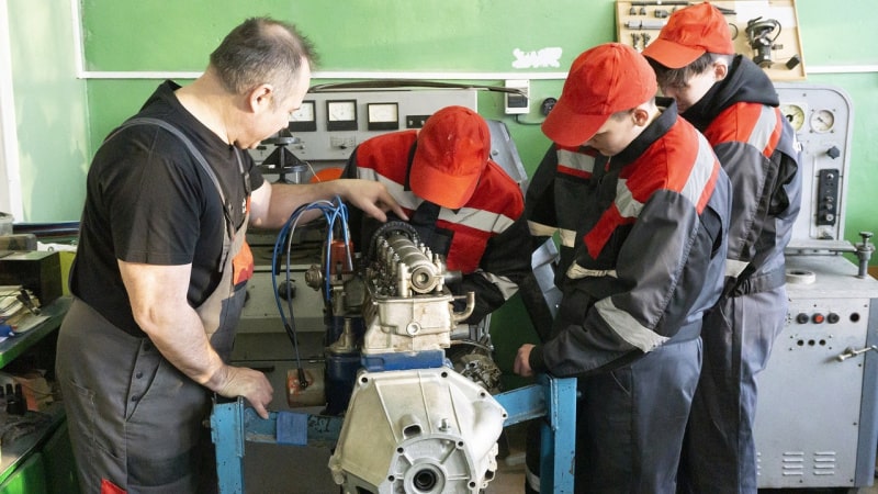 В техникумах и колледжах Кировской области готовят кадры для оборонно-промышленного комплекса