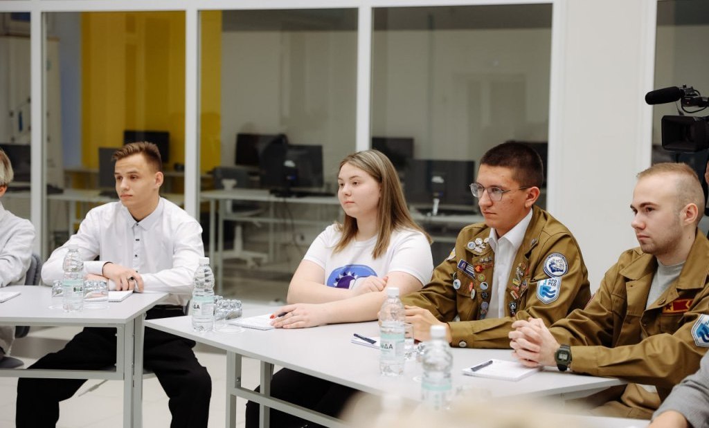 Губернатор Амурской области ответил на вопросы студентов колледжей и техникумов