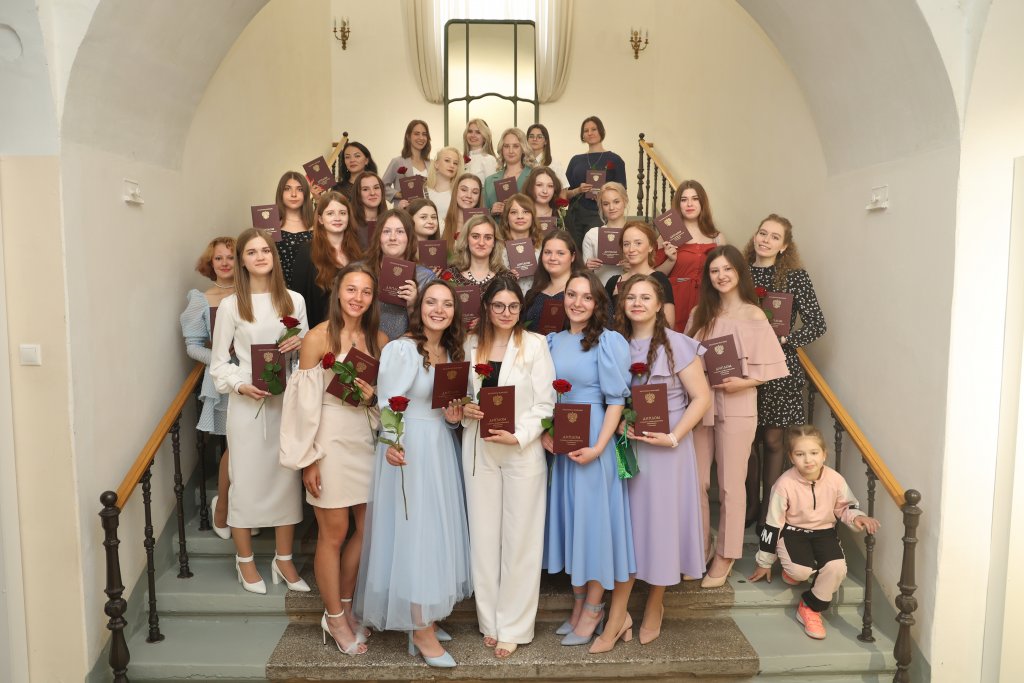 Во Владимирской области выпускникам педколледжей вручили дипломы с отличием
