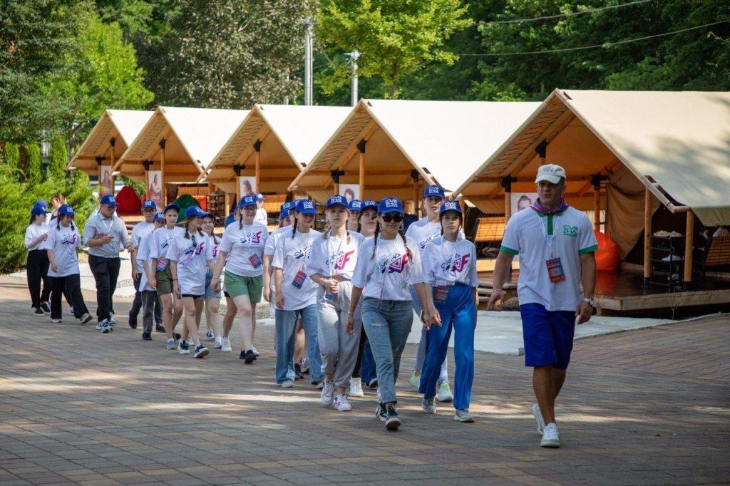 В «Смене» открылся первый в России палаточный лагерь для студентов педколледжей «Наставник»