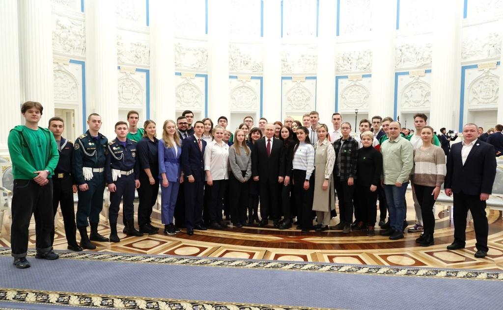 Владимир Путин встретился с победителями и наставниками Всероссийского чемпионата «Профессионалы»