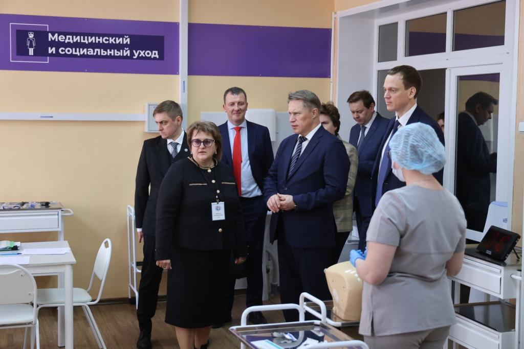 Губернатор и министр здравоохранения России посетили Рязанский медицинский колледж