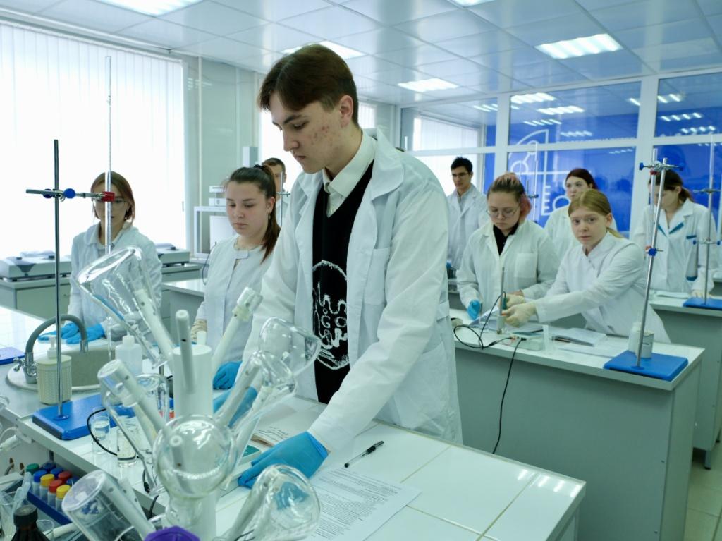 Более 80% выпускников Уральского химико-технологического колледжа Губахи устраиваются по специальности
