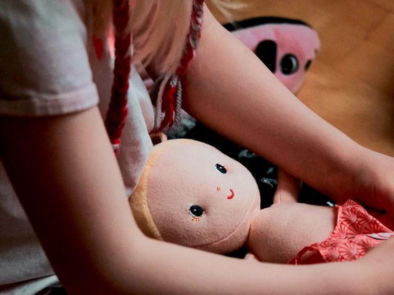 «Ой, какая у тебя кукла! Это не кукла, это - Таня!»: о важности игр с «образными» игрушками