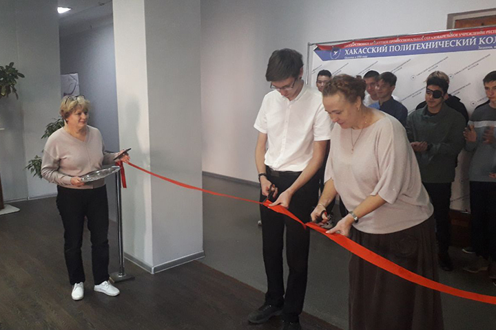 «Дни СПО»: в Хакасском политехническом колледже открылась выставка достижений