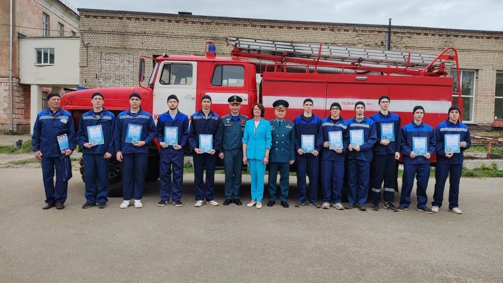 Костромские студенты сделали на день рождения пожарным подарок на миллион