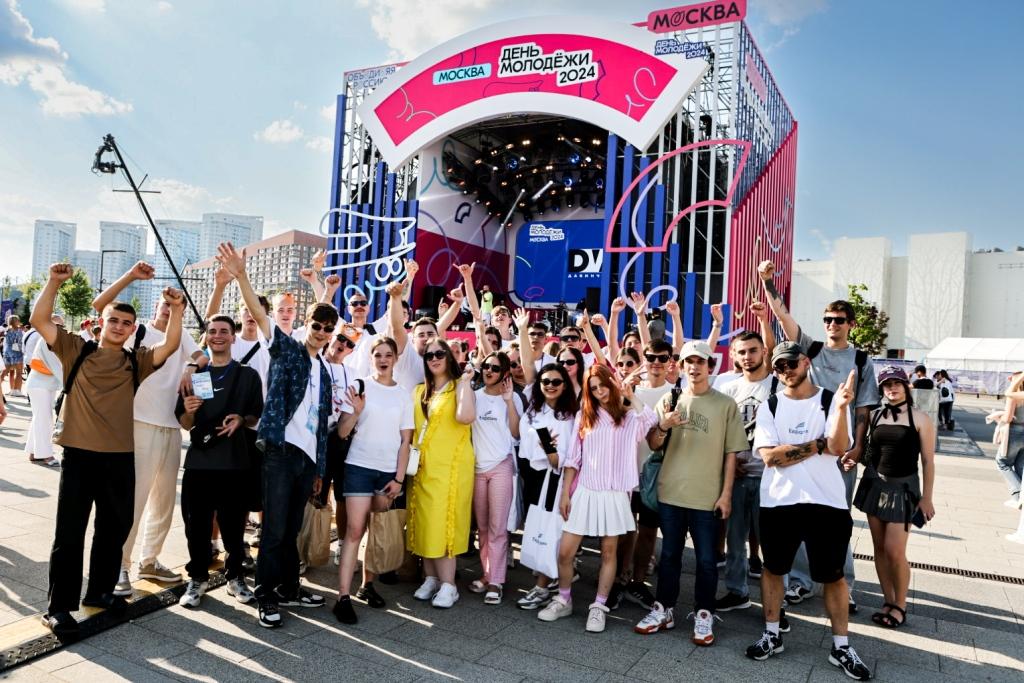 НКО «Евразия» организовала участие ребят из Молдовы в фестивале «День молодежи 2024»