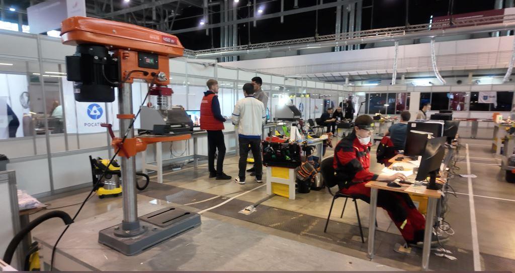 Кликните для увеличения изображения В Екатеринбурге дан старт Международному фестивалю научно-технического творчества детей и молодежи