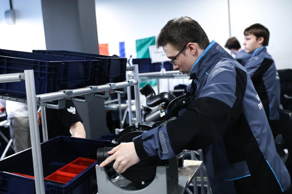 Госдума приняла в первом чтении законопроект о профессиональном обучении для выпускников 9-х классов