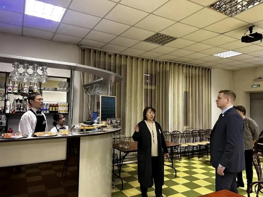Победитель Всероссийского конкурса «Мастер года» Михаил Иванов посетил Якутский технологическим техникум сервиса