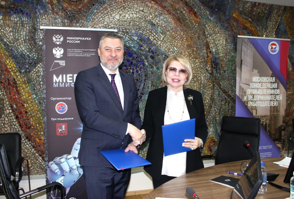 Кликните для увеличения изображения Алексей Вовченко принял участие в расширенном заседании правления МКПП(р)